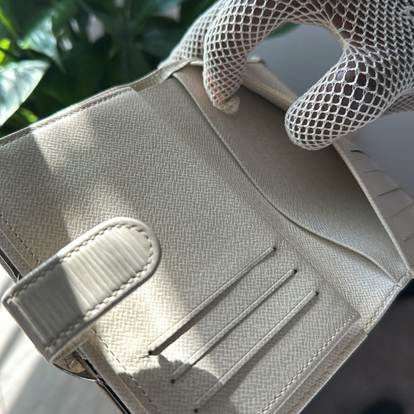 Louis Vuitton Off white Epi kisslock wallet - Picture 10 of 13